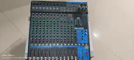 Mixer Yamaha MG 16XU