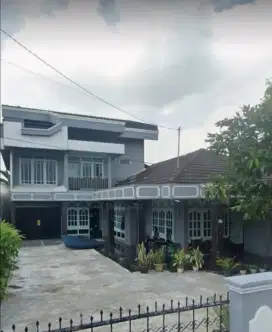 Rumah di jual rumah beserta isinya