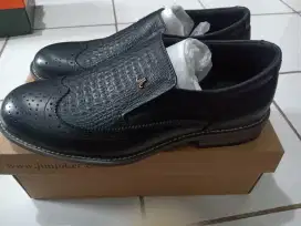 Jual Cpt BU SepatuKulit  baru beli