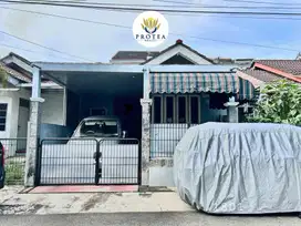 Dipasarkan Rumah dekat Taman di Griya Loka