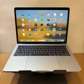 Macbook Pro 13 In 2017 Non Touchbar i7 16 / 256gb