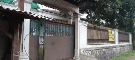 Dijual rumah luas pinggir jalan raya utama