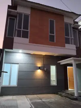 Dijual rumah 2 lantai baru