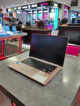 ASUS VIVOBOOK 14 i5Gen13 Iris Xe Graphics Kredit proses cepat!!