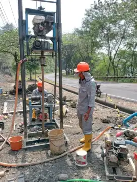 Tukang gali sumur bor air dangkal