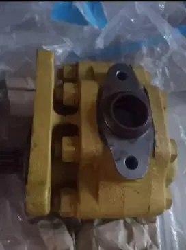 Pompa steering komatsu D65-3