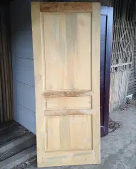 Pintu kayu model minimalis modern