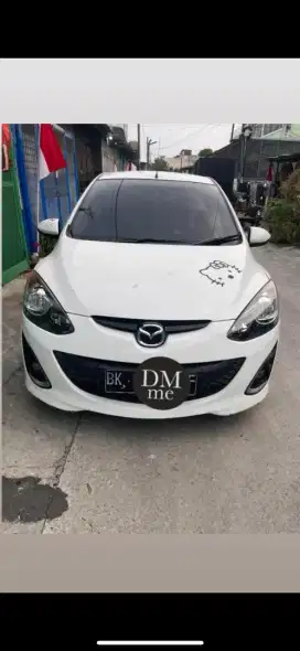 Di jual mobil mazda 2 tipe R tahun 2014