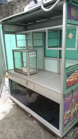 Dijual cepat. Gerobak seblak dan sosis