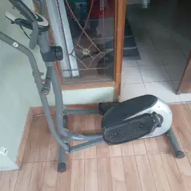 Cardio tanpa keluar rumah, pakai Orbitrek merk e strader