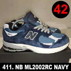 Koleksi Sepatu sneakers New Balance 2002 RC blue navy
