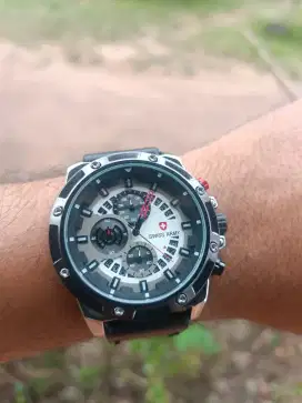 Bismillahirrahmanirrahim saya menjual jam tangan swiss army