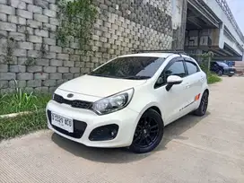 Kia Rio matic type SE low km ganteng