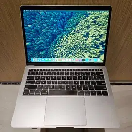 Macbook Air 13 In 2018 i5 8 / 128gb