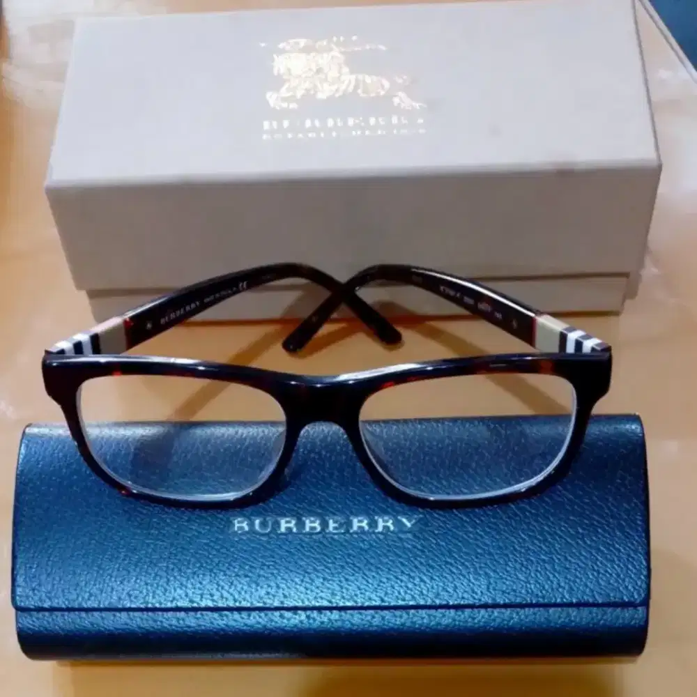 Kacamata Branded original kondisi bagus  jual