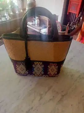 Tas anyaman rotan