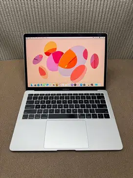 Macbook Air 13 In 2018 i5 8 / 256gb