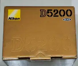 NIKON D5200 DSLR Hitam