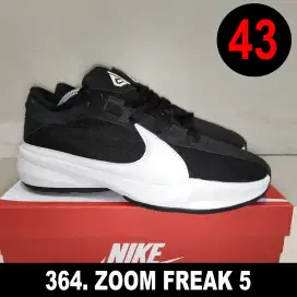 Sepatu basket Nike Zoom Freak 5