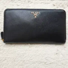 Dompet import eks PRADA milano Hitam Zip Arround ad no seri