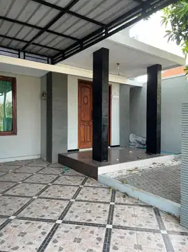 DISEWAKAN / DIKONTRAKAN RUMAH SIAP HUNI STRATEGIS DAERAH WARU SIDOARJO