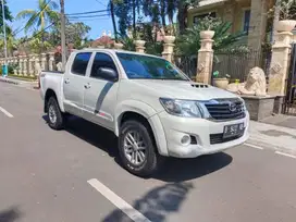 Hilux Solar 2.5 manual 2012 Putih Siap pakai