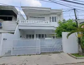 Rumah Sunter dlm kompleks hadap timur jalan lebar