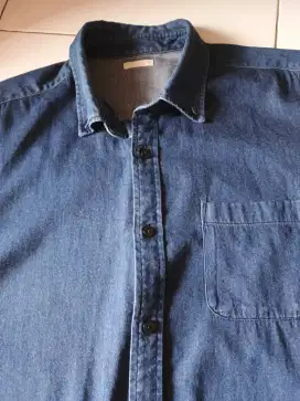 Kemeja denim brand GU global uniqlo