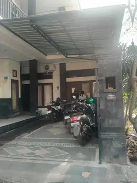 Jual Kost SHM 2 lantai 7 kamar di Muding Kerobokan Bali, area villa