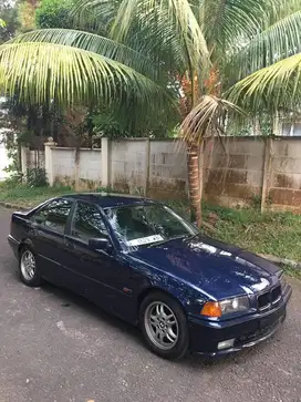 BMW E36 320i Blue on Black Fabric 1995