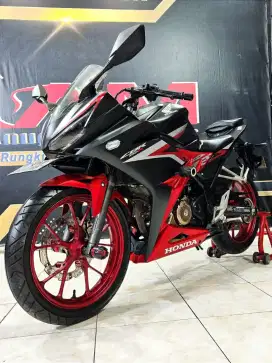 Honda CBR 150 facelift 2020 km 10rb asli.Anugerah Motor rungkut tengah