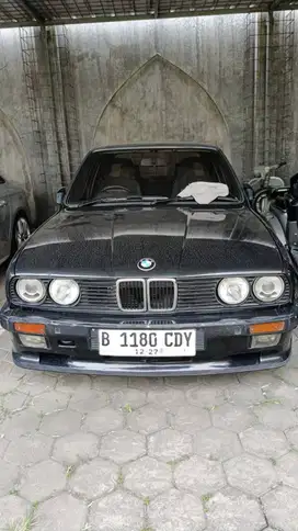 BMW 318i MT (1987)