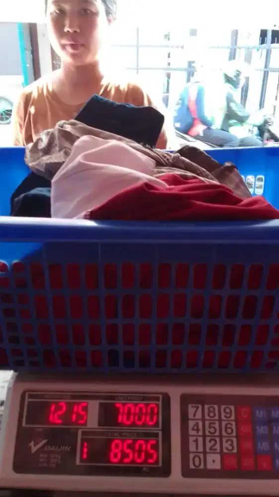 Dibutuhkan 1 Orang Perempuan untuk Bagian Setrika & Packing di Laundry