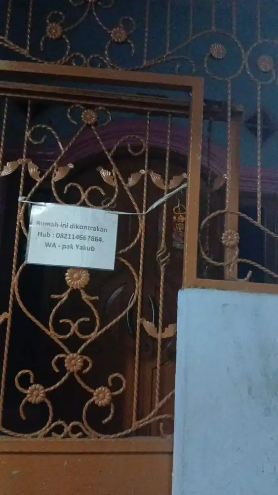 Sewa rumah 3 lantai