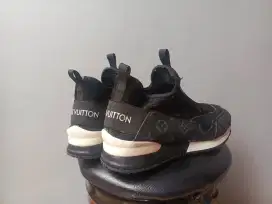 Sepatu Louis vuitton