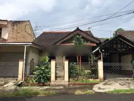 RUMAH 2 LANTAI FULLFURNISH TENGAH KOTA LOKASI PERUMAHAN PRAJA BAKTI