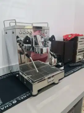 WPM KD310 espresso machine