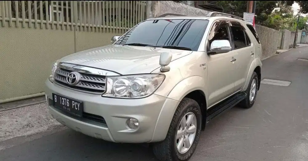 Toyota Fortuner 2010 Bensin