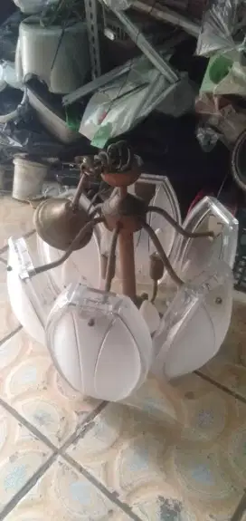 Hiasan plafon rumah lampu Cristal mdl lawas kond utuh mls unik skl deh