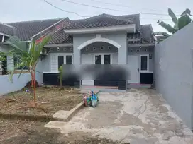 RUMAH TENGAH KOTA BERNUANSA MINIMALIS LOKASI AMAN NYAMAN DLM PERUMAHAN