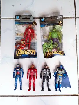 Mainan figure avengers
