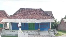 Rumah Besar Full Jati dan keramik