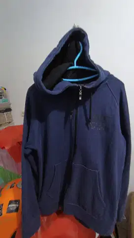 Hoodie brand keren warna biru dongker