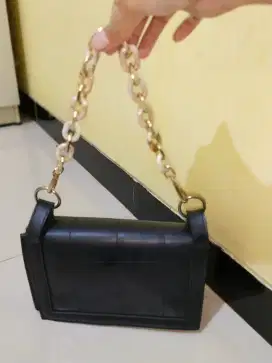 Tas selempang wanita warna hitam