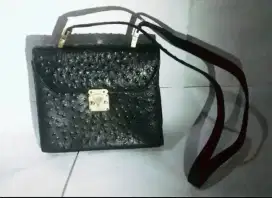 Sling Bag HAUTEMENT
Built Up Limited Edition