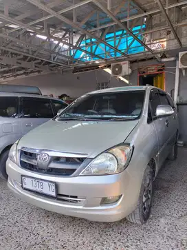 Toyota Kijang Innova 2005 Bensin