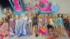 Barbie original & aksesoris masih bagus