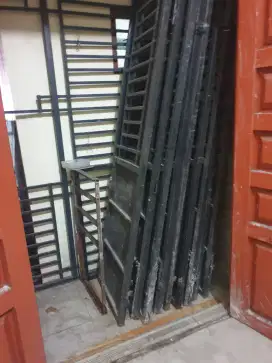 Pintu pagar besi