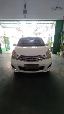 Nissan Grand Livina Highway Star Bensin A/T 2012 Putih