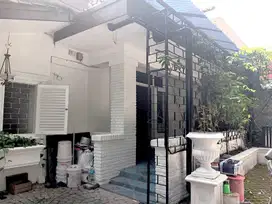 DISEWAKAN Rumah Klasik di Area Menteng